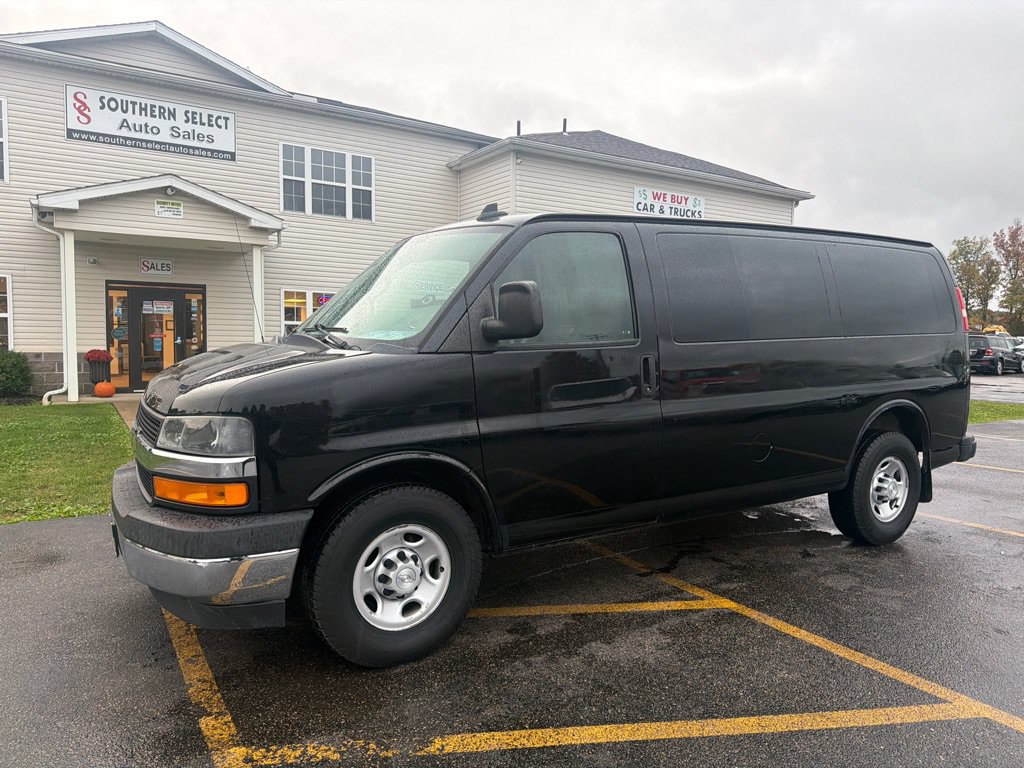 Used 2018 Chevrolet Express 2500 w/ Driver Convenience Package RWD image 2