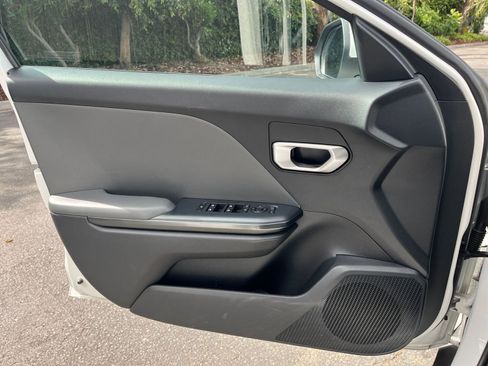 Used 2025 Kia K4 LXS image 18