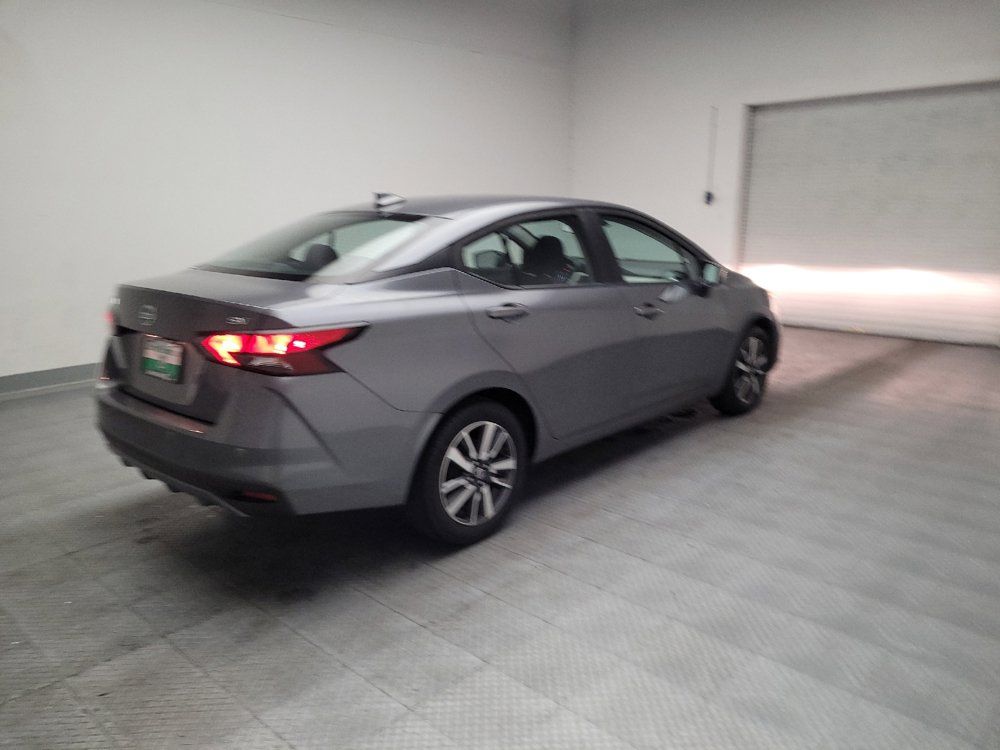 Used 2021 Nissan Versa SV FWD image 9