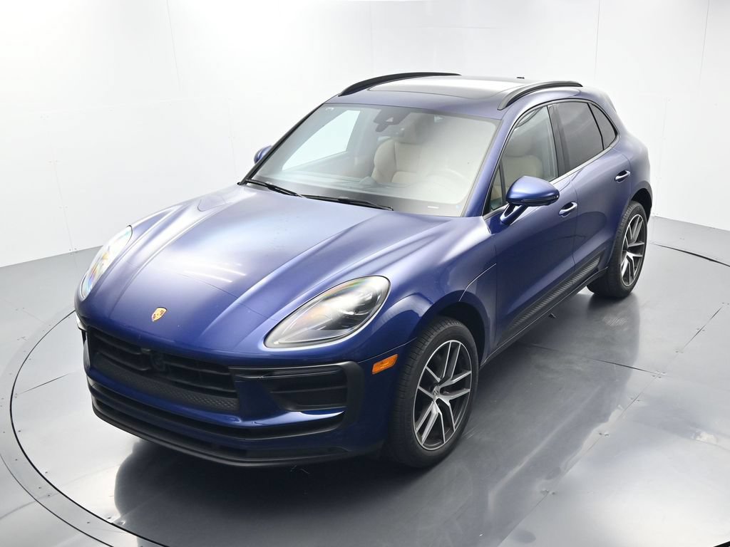 Certified 2025 Porsche Macan AWD/4WD image 31