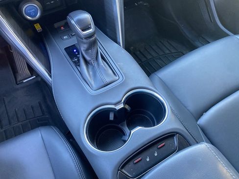 Used 2022 Toyota Venza XLE image 21