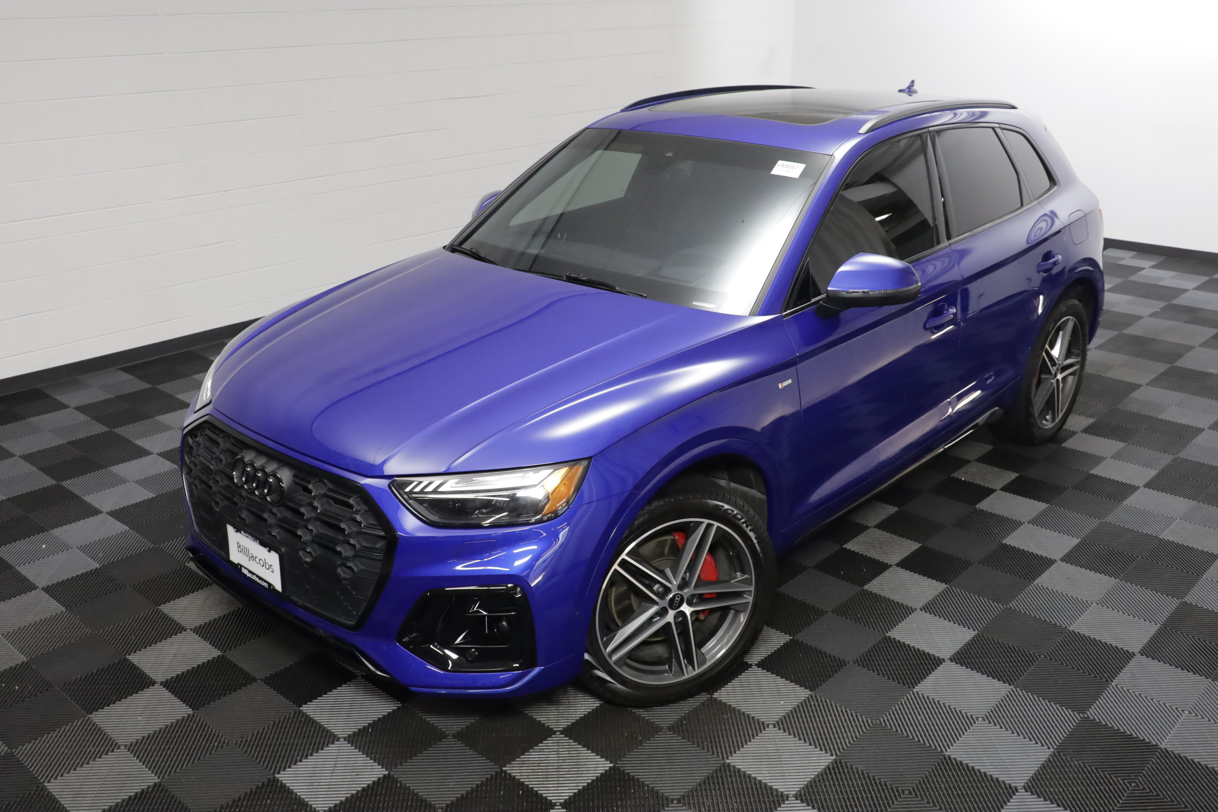 Used 2024 Audi Q5 e Prestige w/ Prestige Package AWD/4WD image 2
