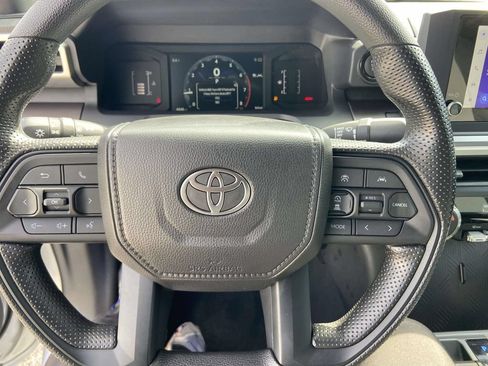 Used 2025 Toyota Tacoma SR5 AWD/4WD image 32