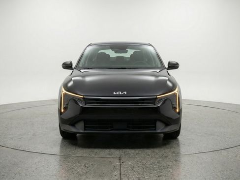 Used 2025 Kia K4 LXS image 2