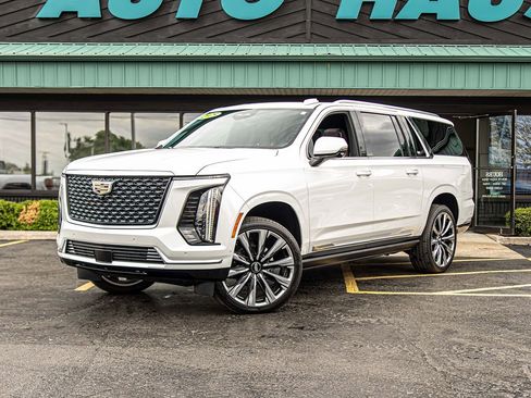 Used 2025 Cadillac Escalade ESV Premium Luxury w/ Touring Package AWD/4WD image 5