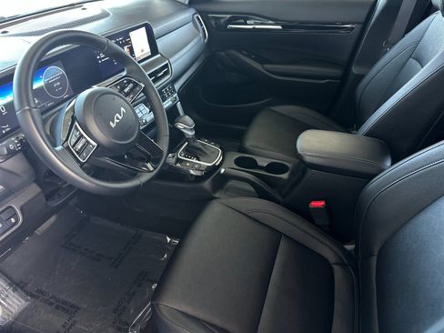 Used 2024 Kia Seltos EX FWD image 9