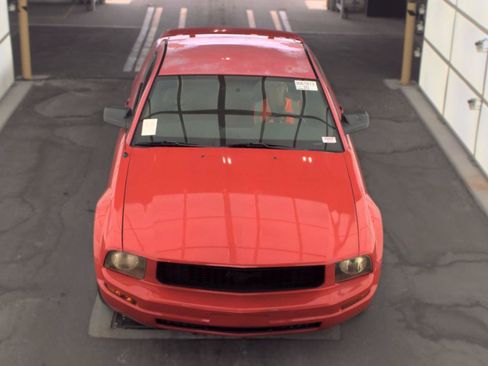 Used 2005 Ford Mustang Premium RWD image 2