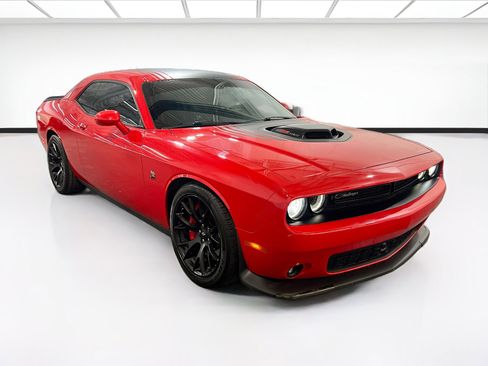 Used 2018 Dodge Challenger R/T Scat Pack RWD image 3