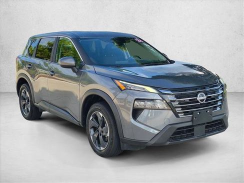 Used 2024 Nissan Rogue SV AWD/4WD image 3
