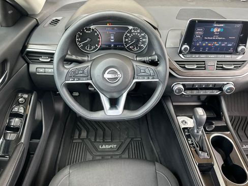 Used 2023 Nissan Altima 2.5 SV image 13