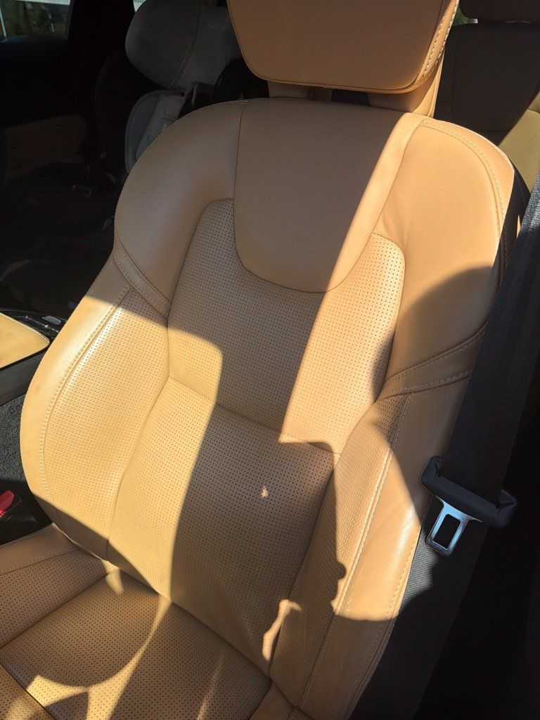 Used 2022 Volvo XC60 B5 Inscription w/ Advanced Package FWD image 5