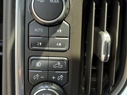 Used 2020 Chevrolet Silverado 1500 LT Trail Boss AWD/4WD image 19