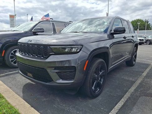 Certified 2024 Jeep Grand Cherokee Altitude AWD/4WD image 3