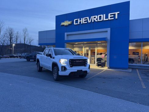 Used 2021 GMC Sierra 1500 AT4 w/ AT4 Preferred Package image 2