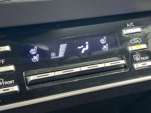 Used 2023 Hyundai Sonata Limited w/ Preferred Accessory Package FWD image 39