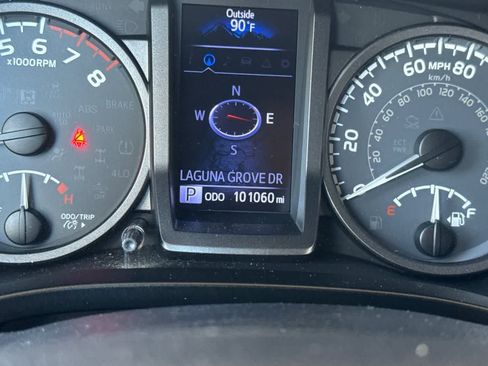 Used 2019 Toyota Tacoma TRD Off-Road w/ Technology Package AWD/4WD image 28