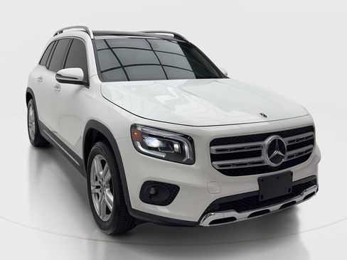 Used 2022 Mercedes-Benz GLB 250 4MATIC w/ Premium Package Lite image 2
