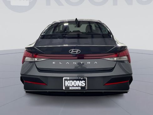 Used 2024 Hyundai Elantra SE image 5