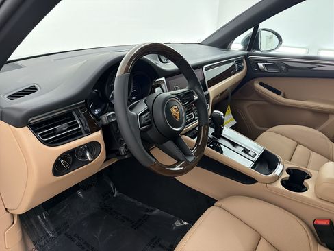 Used 2026 Porsche Macan AWD/4WD image 4