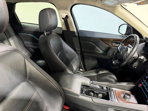 Used 2020 Jaguar F-PACE Prestige image 37