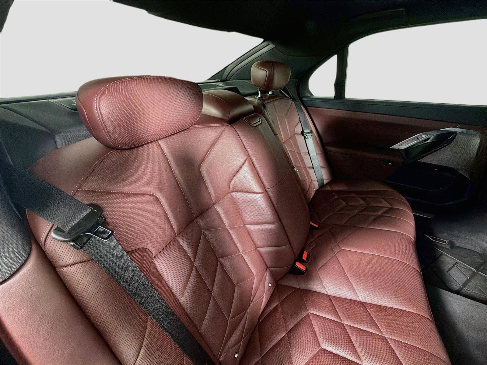 Used 2023 BMW 740i RWD image 27