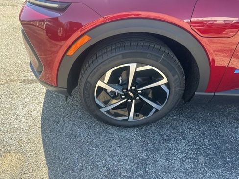 New 2026 Chevrolet Equinox EV LT image 10