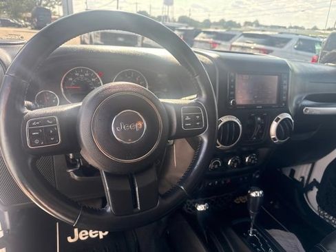 Used 2015 Jeep Wrangler Unlimited Rubicon w/ Connectivity Group AWD/4WD image 27