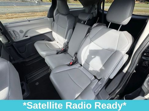Used 2021 Toyota Sienna XLE w/ XLE Plus Package image 19