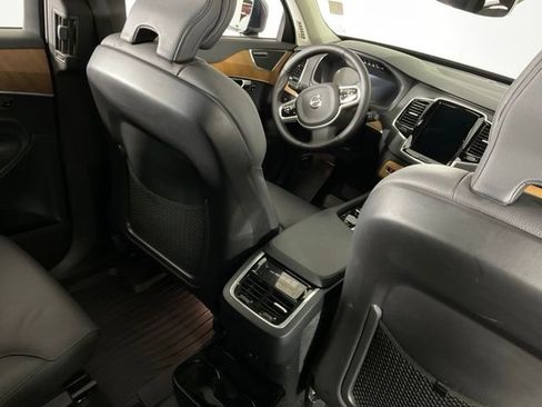 Certified 2024 Volvo XC90 B6 Plus image 28