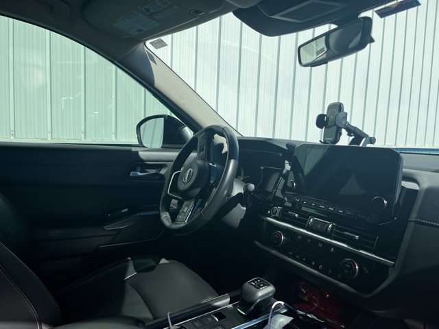 Used 2023 Nissan Pathfinder SL AWD/4WD image 6