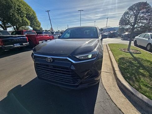 Used 2024 Toyota Grand Highlander XLE image 17