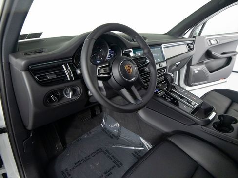 New 2026 Porsche Macan AWD/4WD image 4