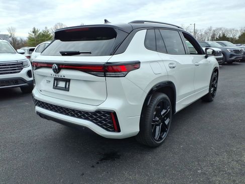 New 2026 Volkswagen Tiguan SE R-Line image 2