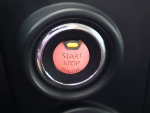 Used 2023 Nissan Titan SV image 30