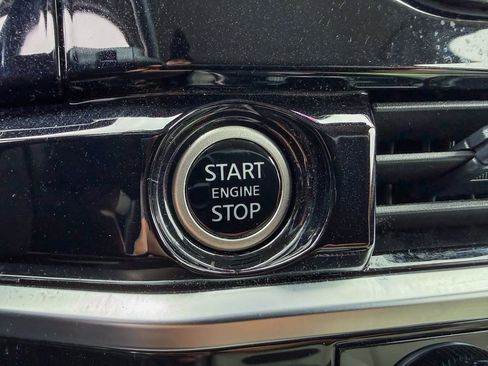 Used 2024 Nissan Pathfinder SL AWD/4WD image 20