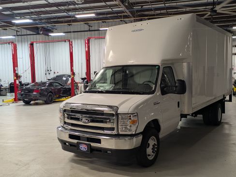 New 2026 Ford E-450 and Econoline 450 Super Duty w/ Power Equipment Group image 8