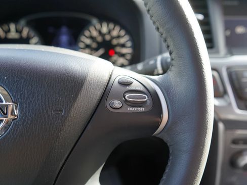 Used 2017 Nissan Pathfinder SL FWD image 12