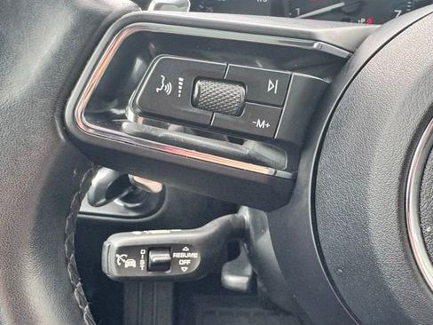 Used 2023 Porsche Macan AWD/4WD image 24