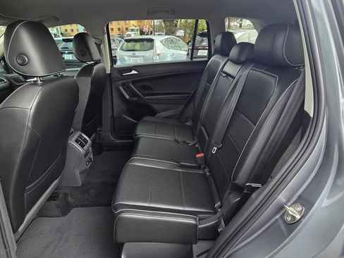 Used 2021 Volkswagen Tiguan SE image 16
