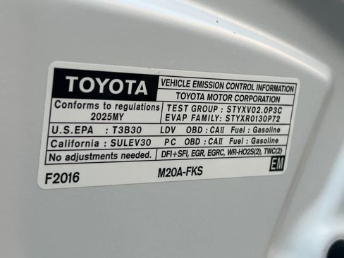 Used 2025 Toyota Corolla LE image 27