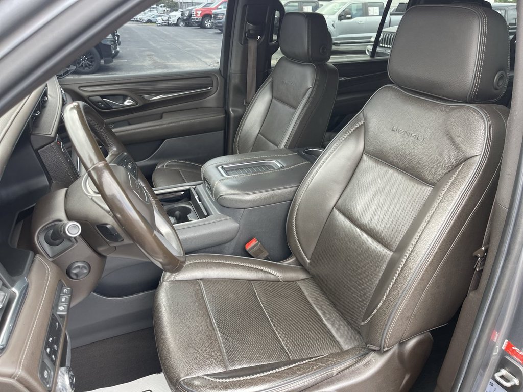 Used 2021 GMC Yukon XL Denali AWD/4WD image 11