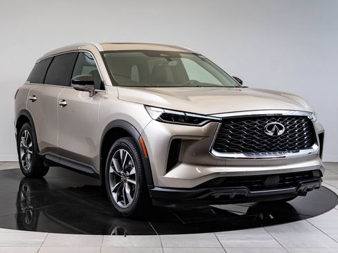 Used 2025 INFINITI QX60 Luxe AWD/4WD image 12