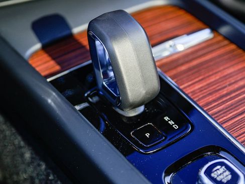 Used 2025 Volvo V60 B5 Cross Country Plus image 24