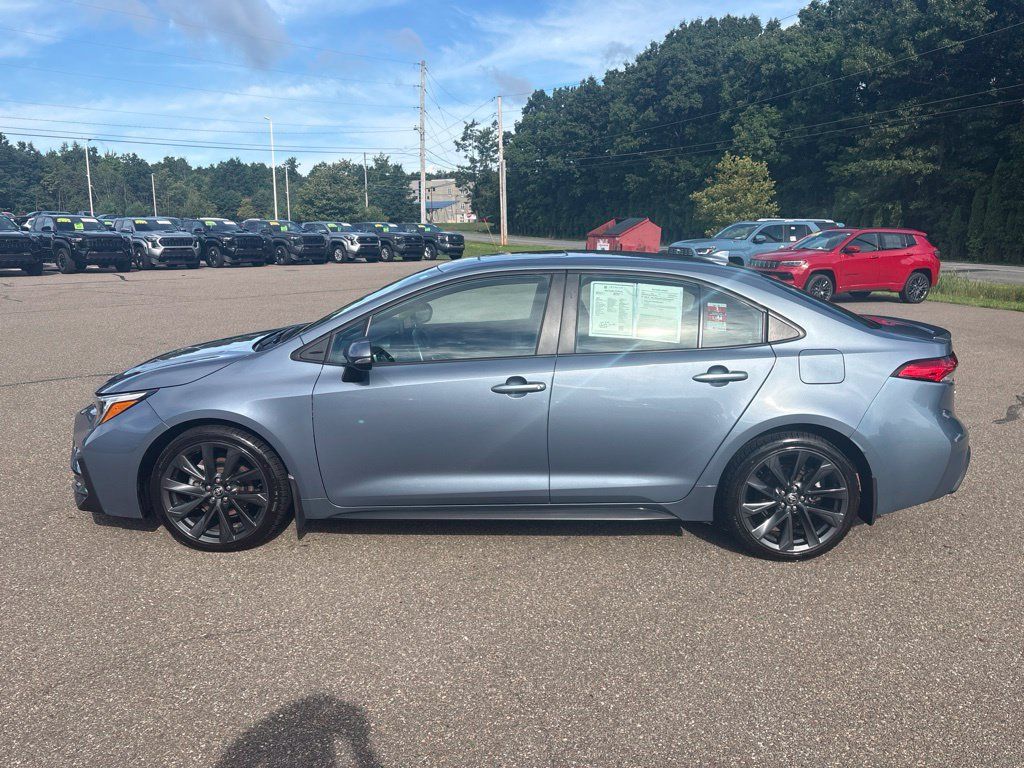 Used 2024 Toyota Corolla SE w/ SE Premium Package FWD image 3