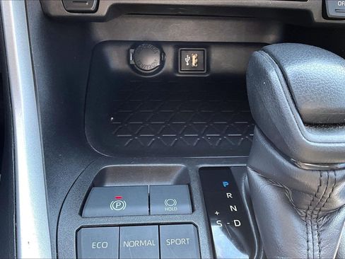 Used 2024 Toyota RAV4 XLE FWD image 33