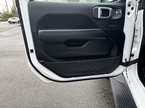 Used 2022 Jeep Gladiator Overland image 15