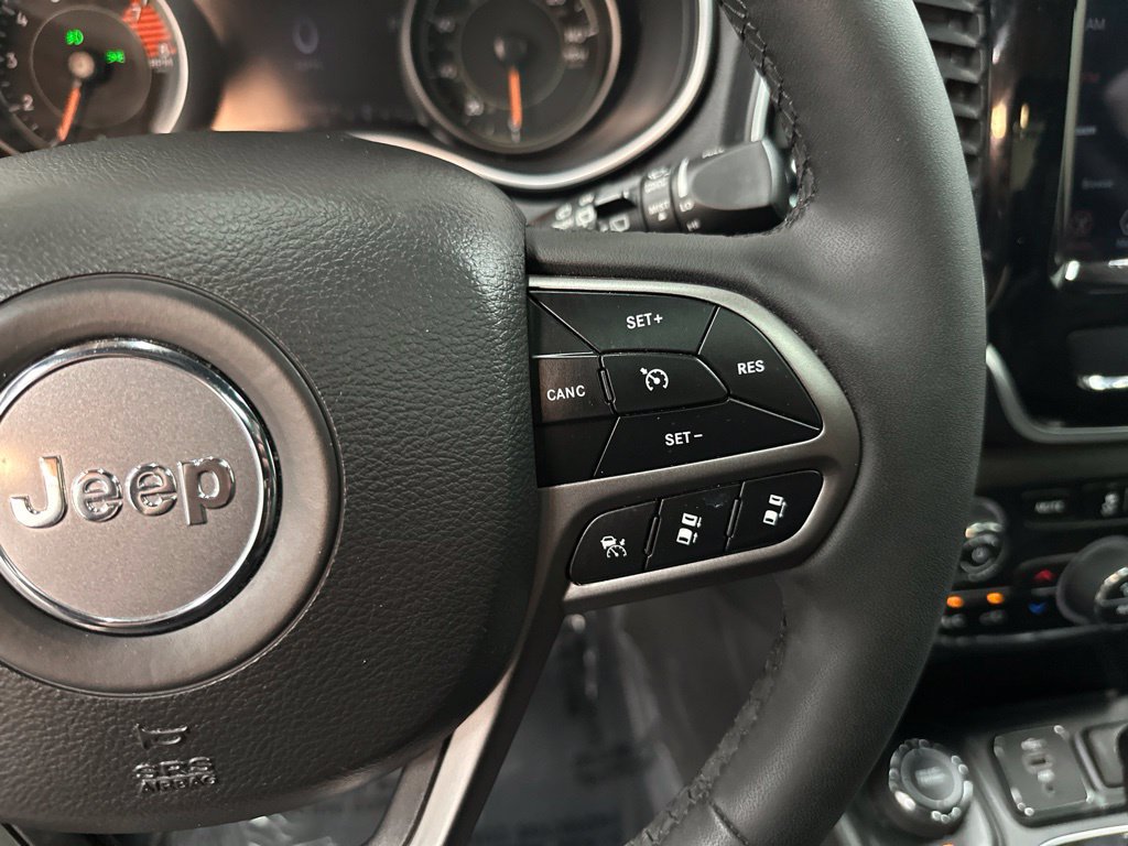 Used 2022 Jeep Cherokee Limited AWD/4WD image 16