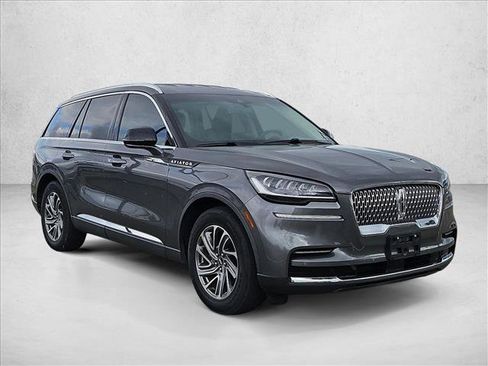 Used 2023 Lincoln Aviator 2WD image 3
