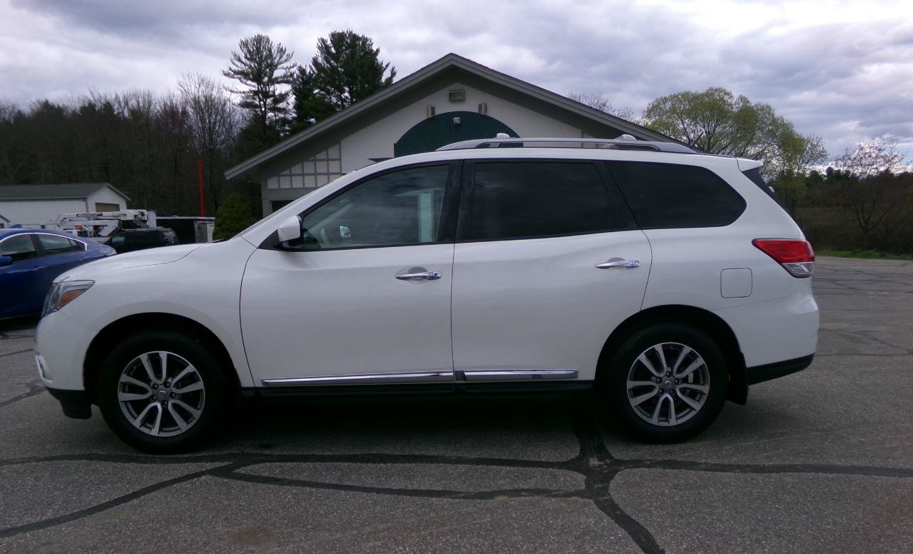 Used 2015 Nissan Pathfinder SL w/ SL Tech Package FWD image 2