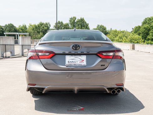 Used 2021 Toyota Camry SE FWD image 6